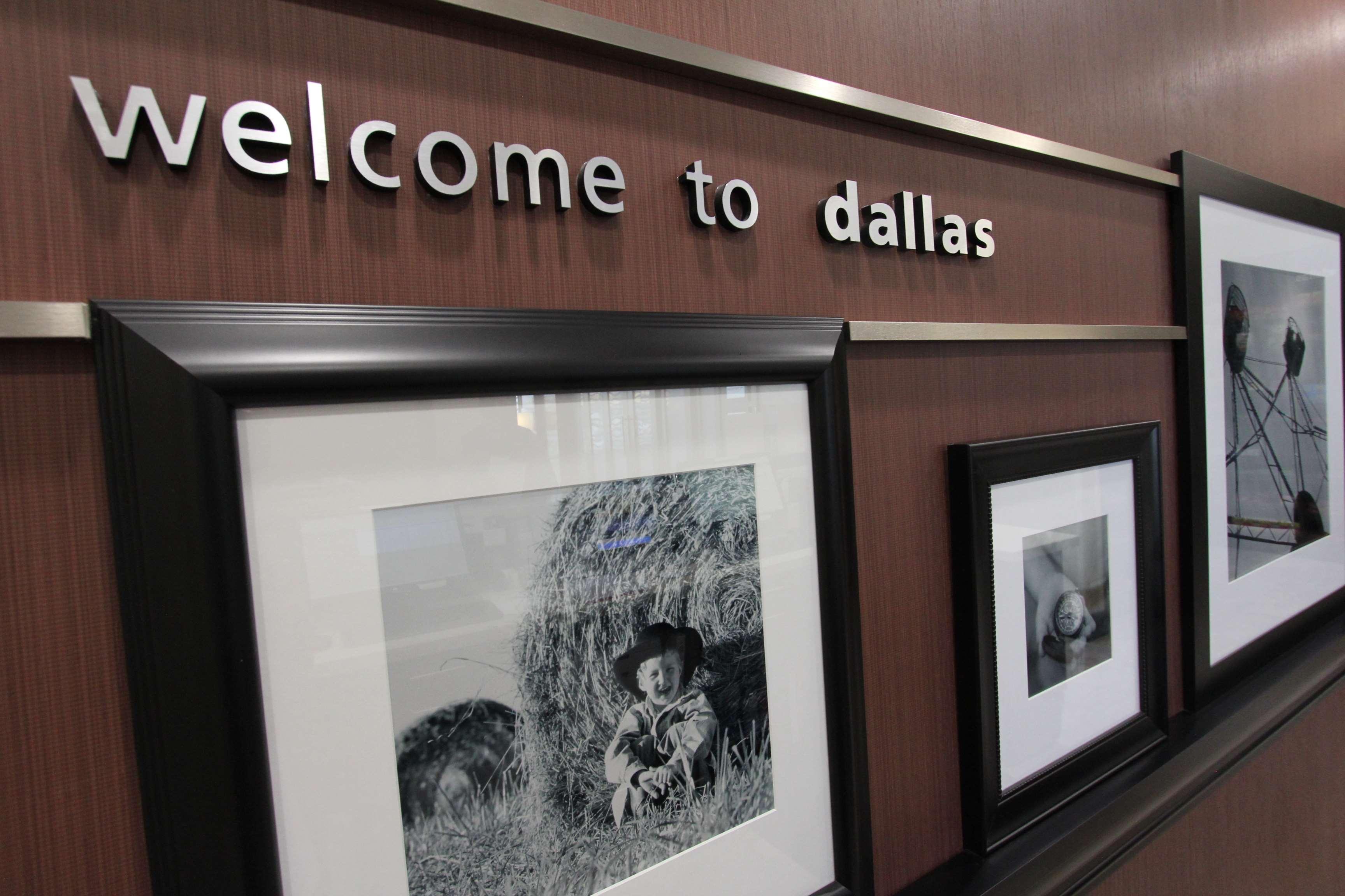 Hampton Inn & Suites Dallas Market Center Exterior foto